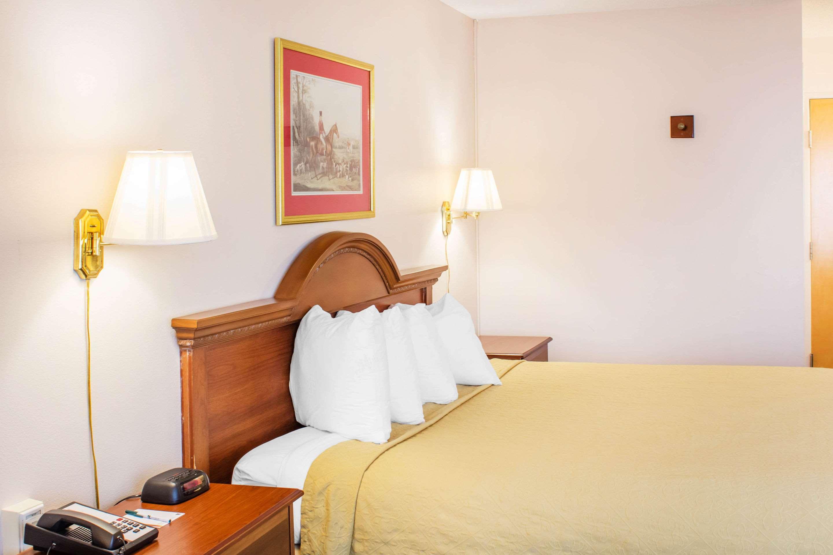 Econo Lodge Raleigh Exteriör bild