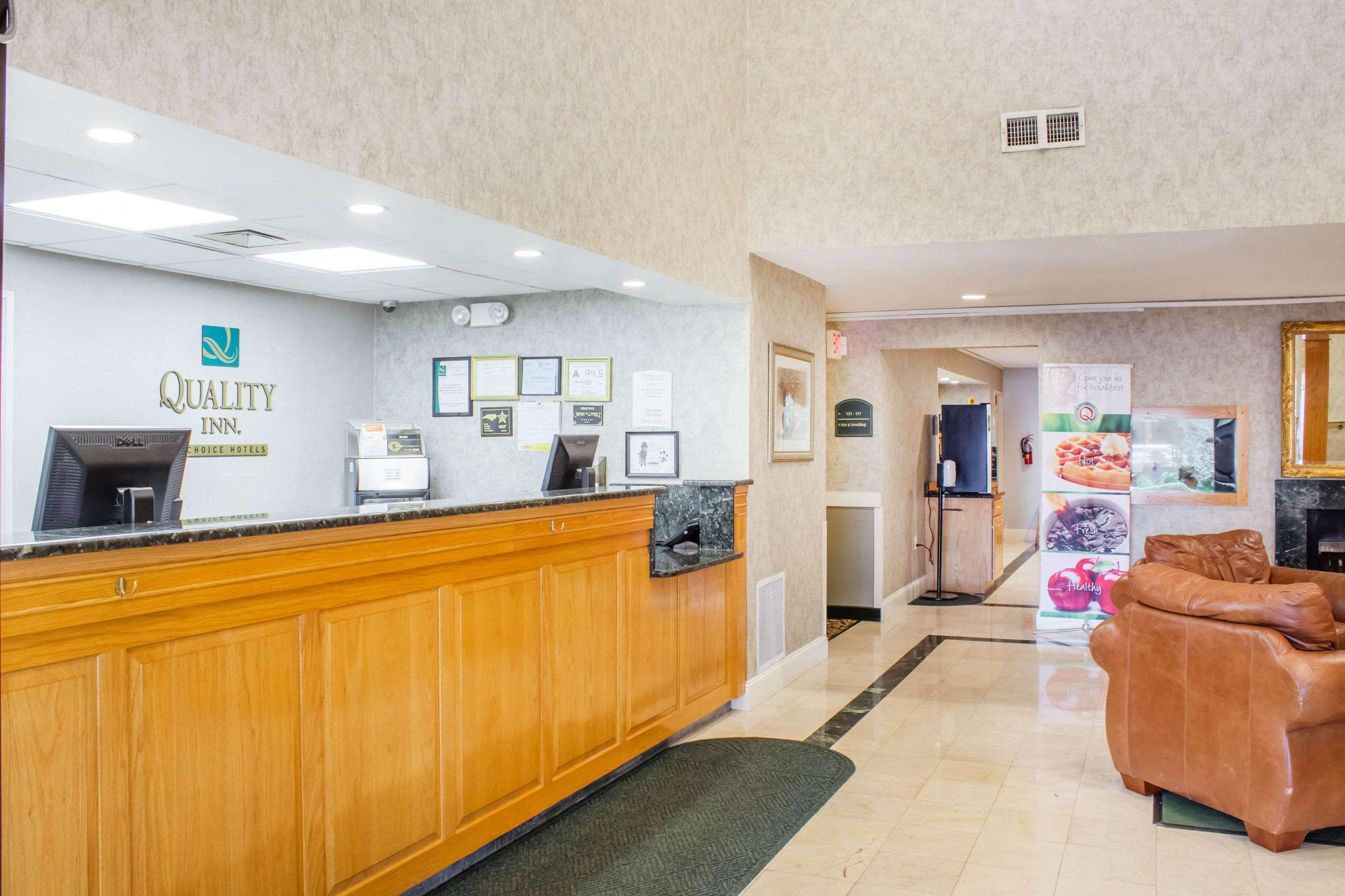 Econo Lodge Raleigh Exteriör bild