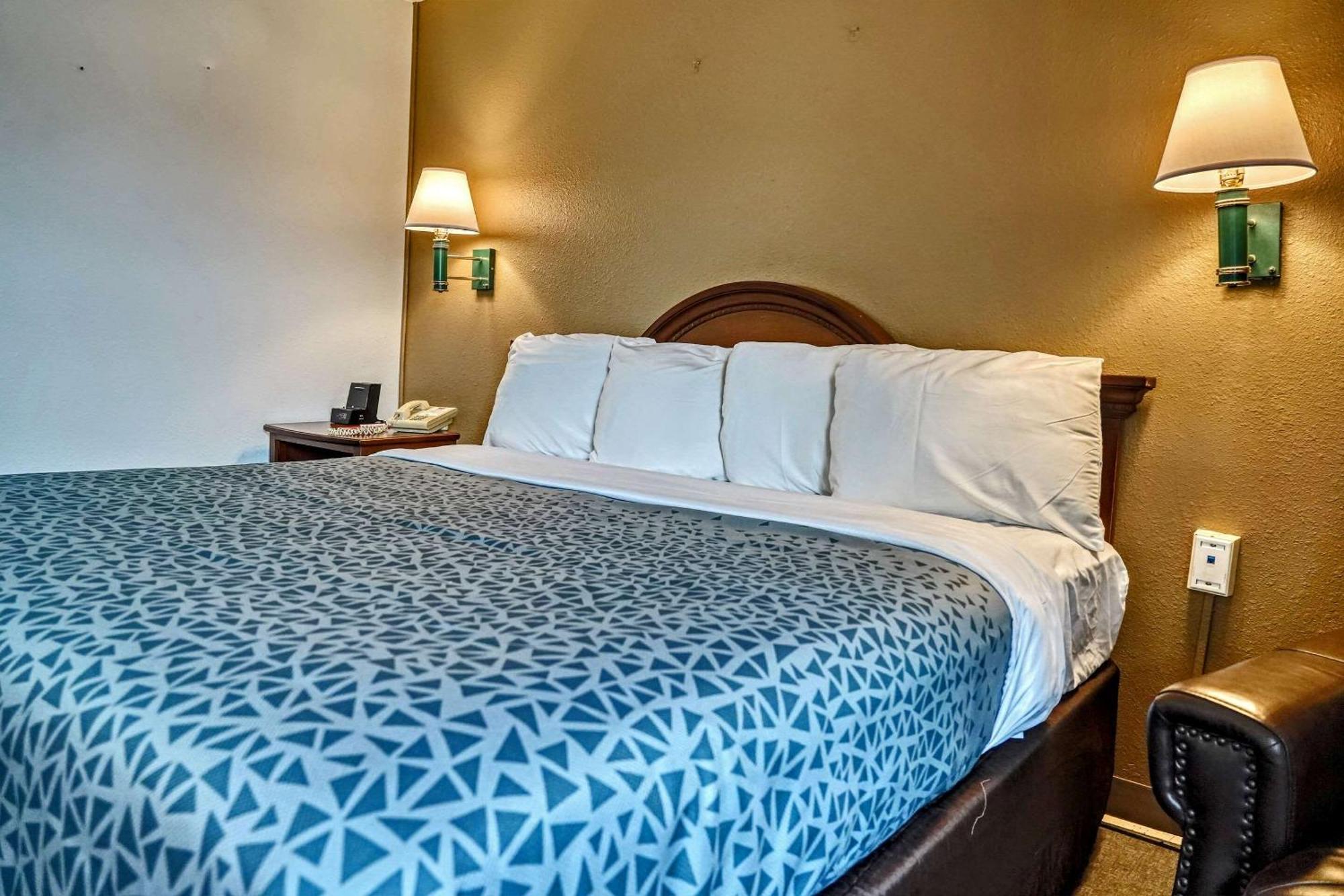 Econo Lodge Raleigh Exteriör bild