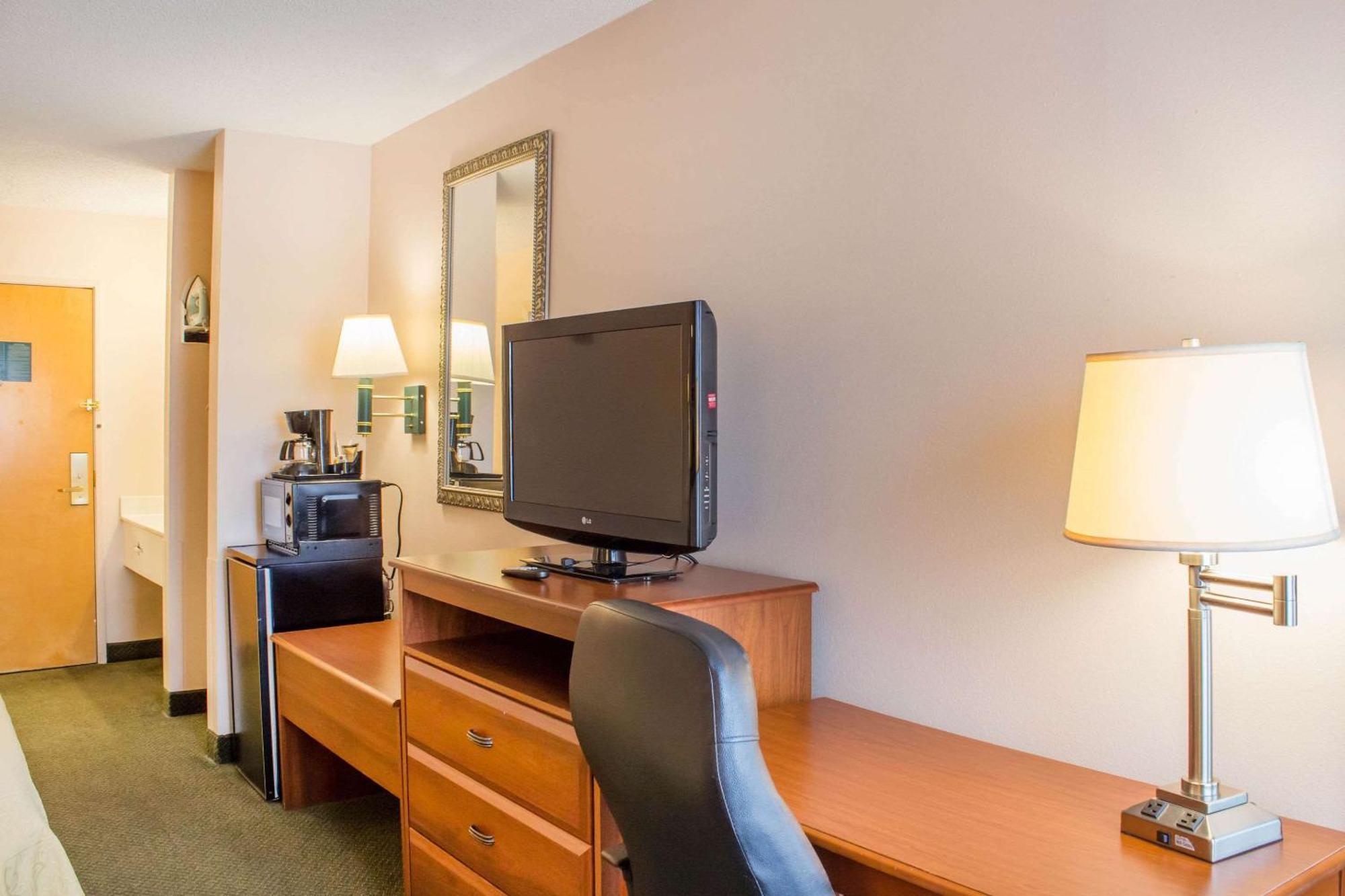 Econo Lodge Raleigh Exteriör bild