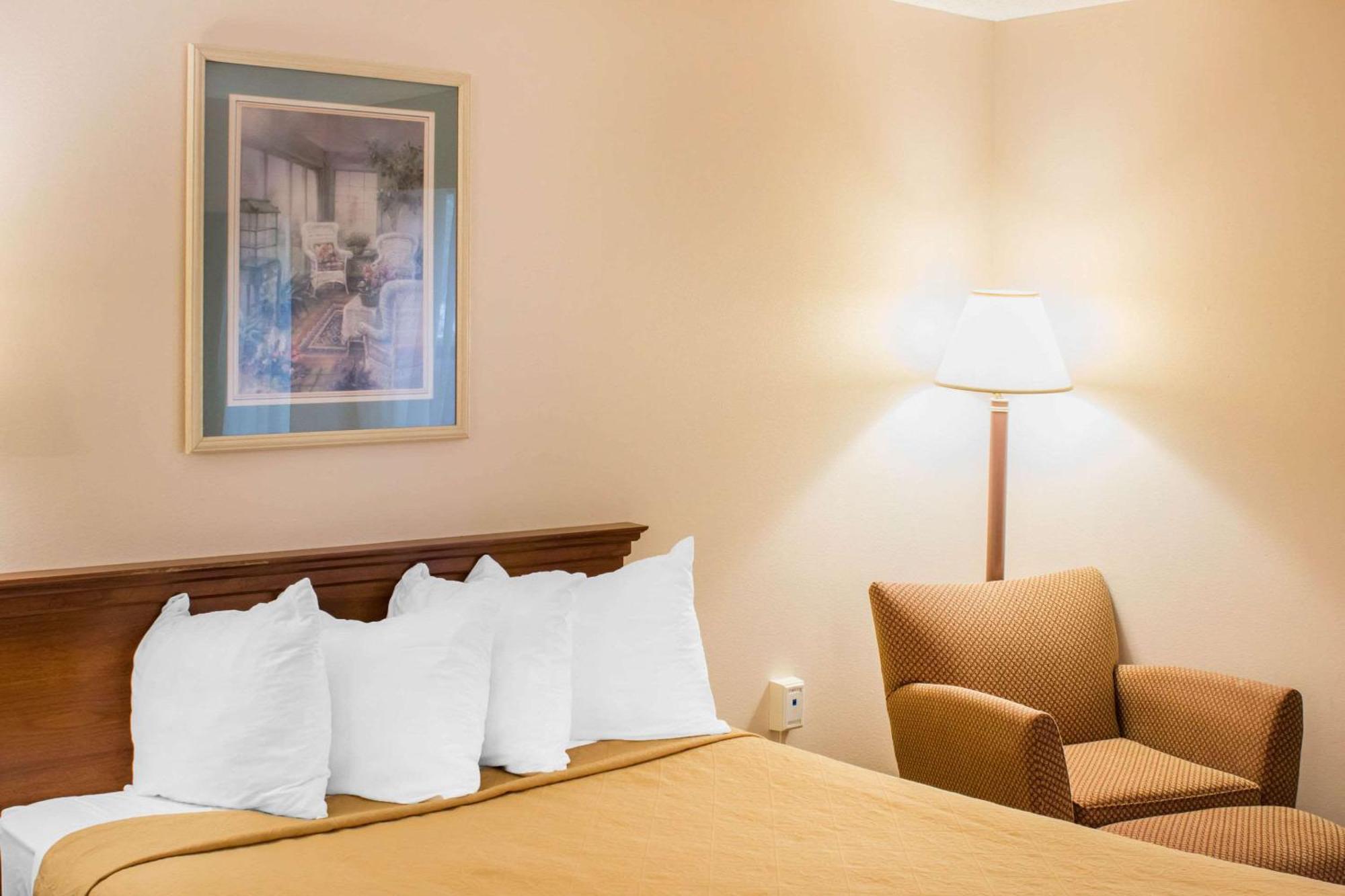Econo Lodge Raleigh Exteriör bild